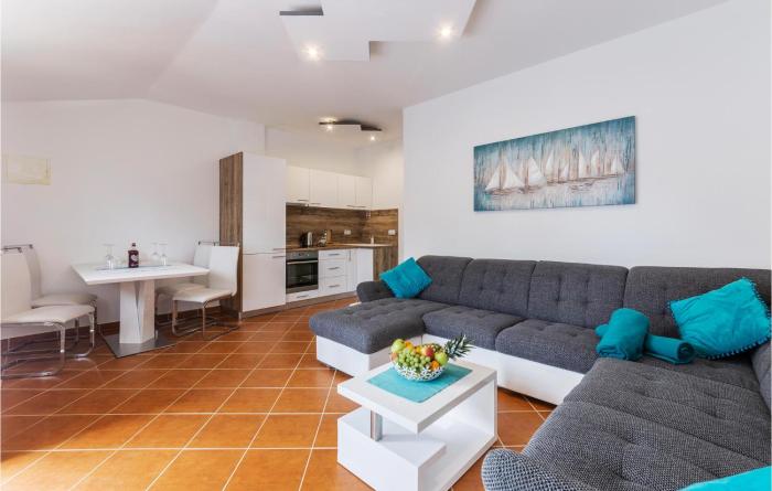 Awesome Apartment In Pavicini With 1 Bedrooms And Wifi