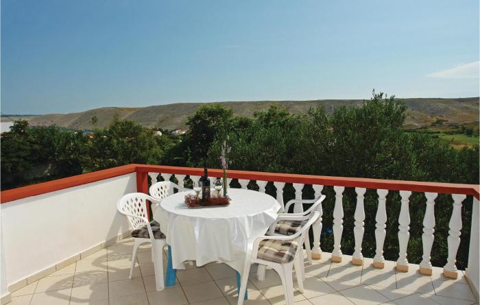 Amazing Apartment In Vlasici With 1 Bedrooms And Wifi