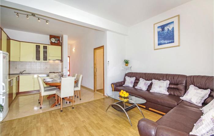 Nice Apartment In Makarska With 2 Bedrooms And Wifi