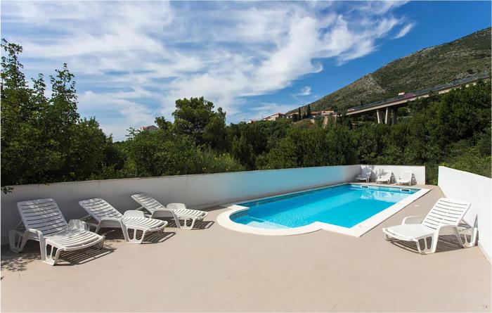 Beautiful Apartment In Cavtat With 2 Bedrooms, Wifi And Outdoor Swimming Pool