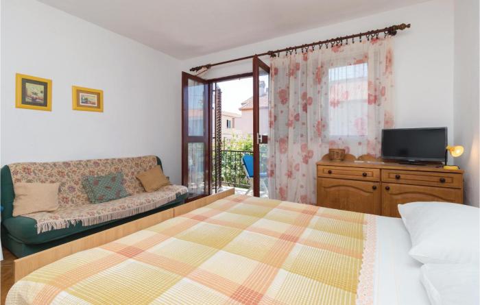 Amazing Apartment In Zadar With 2 Bedrooms And Wifi