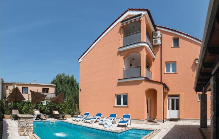 Awesome Apartment In Pula With Kitchen