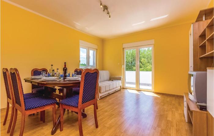 2 Bedroom Awesome Apartment In Grizane