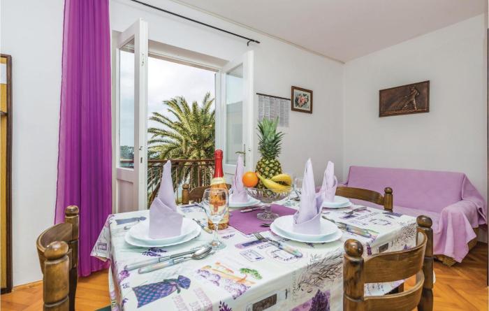 Awesome Apartment In Banjol With 2 Bedrooms And Wifi