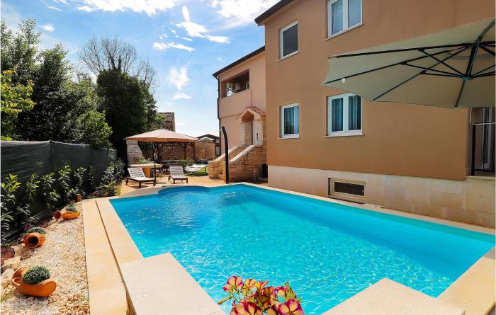 Awesome Home In Babici With 6 Bedrooms, Wifi And Outdoor Swimming Pool