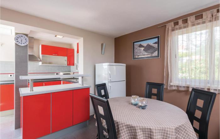 Awesome Apartment In Orebic With 2 Bedrooms And Wifi