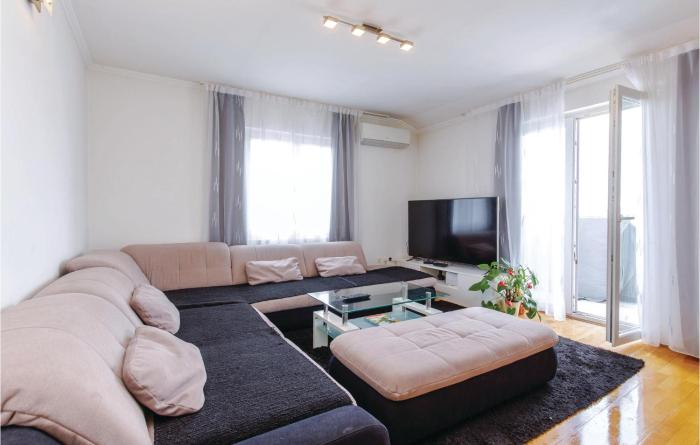 Amazing Apartment In Kostrena With 2 Bedrooms, Jacuzzi And Wifi