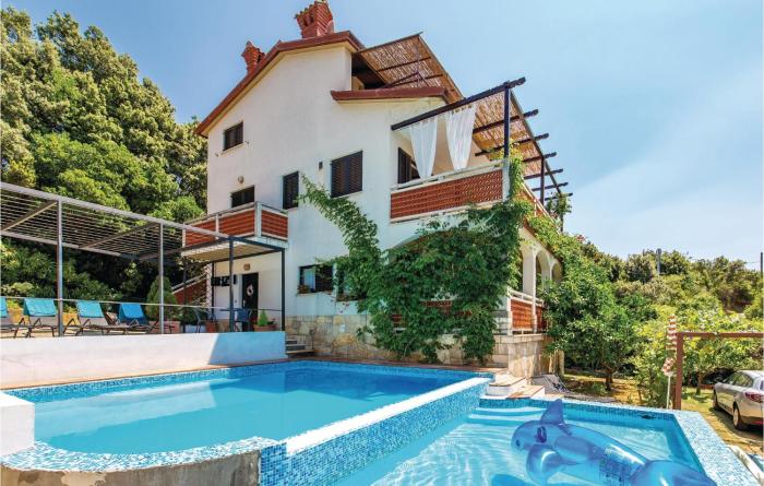 Nice Apartment In Supetarska Draga With 2 Bedrooms, Wifi And Outdoor Swimming Pool