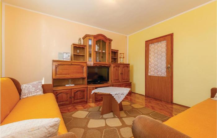 Awesome Apartment In Sveti Juraj With 2 Bedrooms And Wifi