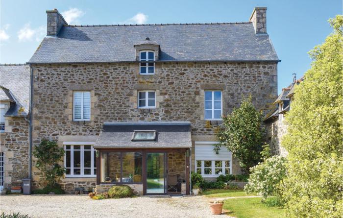 4 Bedroom Awesome Home In Plancoet