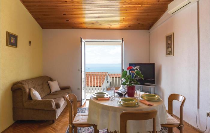 Awesome Apartment In Makarska With 2 Bedrooms And Wifi