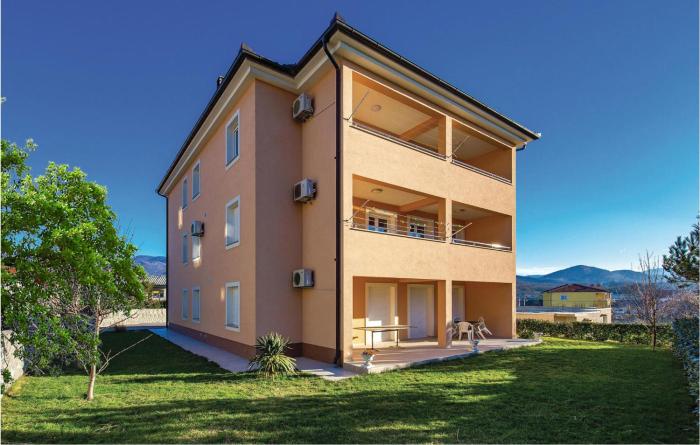 Awesome Apartment In Cavle With 2 Bedrooms And Wifi