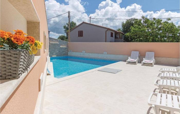 Awesome Apartment In Galizana With 4 Bedrooms, Wifi And Outdoor Swimming Pool