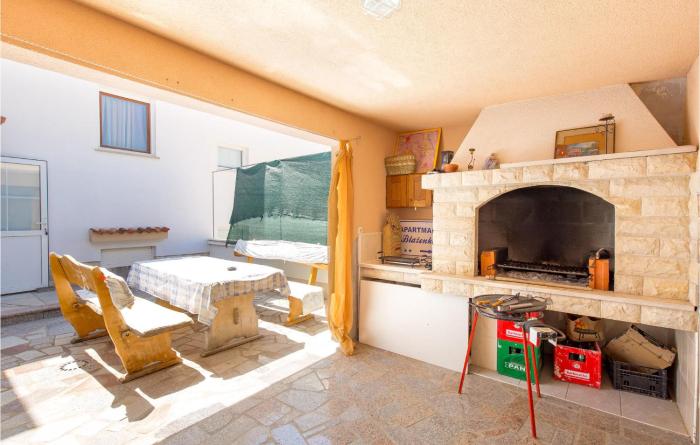 Amazing Apartment In Vidalici With 1 Bedrooms And Wifi
