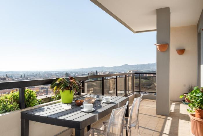 GuestHost - Bright Apartment with Terrace x6