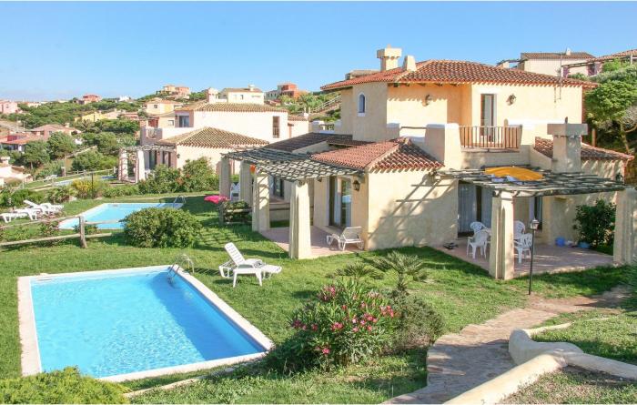 Cozy Home In Punta Su Turrione
