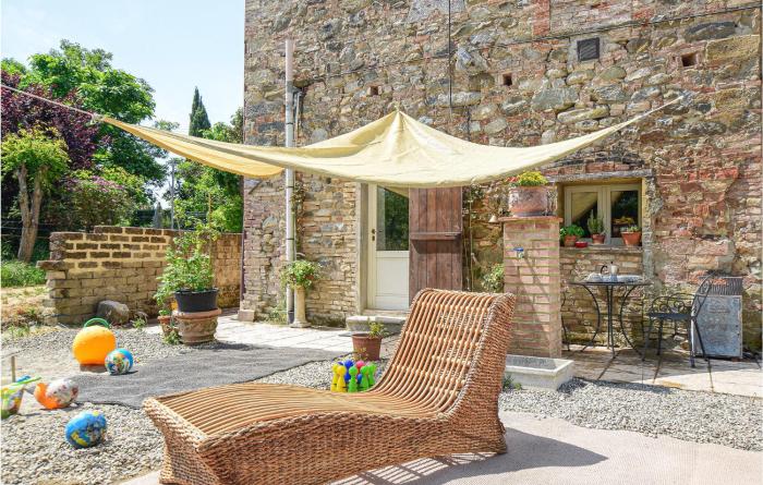 1 Bedroom Amazing Apartment In Chianni