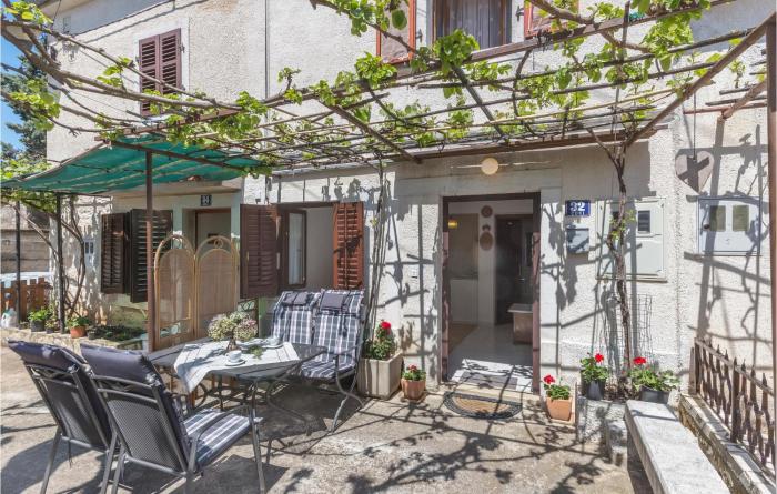 1 Bedroom Beautiful Home In Funtana