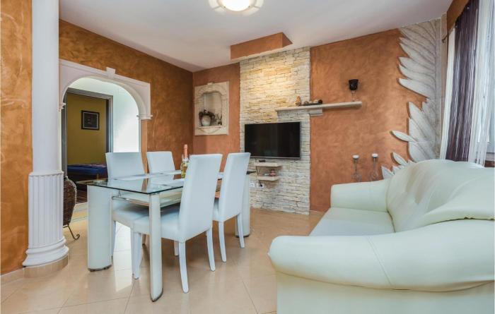 Awesome Apartment In Porec With 2 Bedrooms, Wifi And Outdoor Swimming Pool