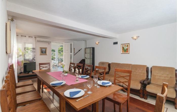 Awesome Home In Stomorska With 5 Bedrooms And Wifi