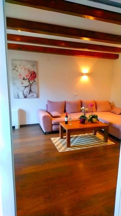 Lili Mar, 2-bedroom apartment with private parking