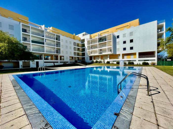 Apt JA - with pool, parking and terrace