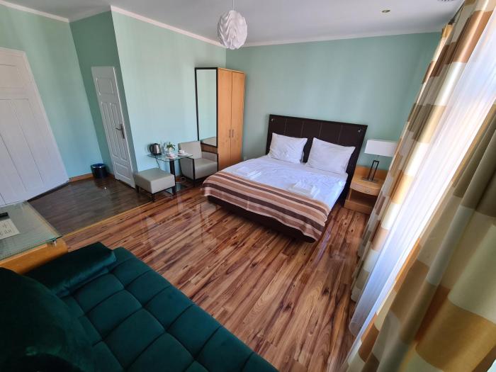 ApartHotel Katowice - Deluxe Rooms with King Beds, City Center, Free Wifi!