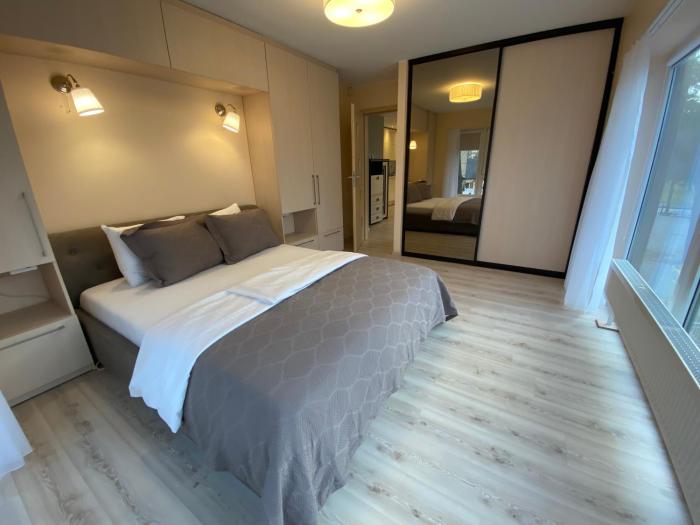 Sunny apartment, 5min to the sea. Parking. Self check in.