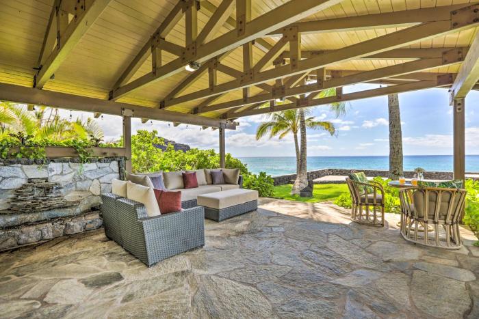 Elegant Oceanfront Villa with Lanai and Bar!