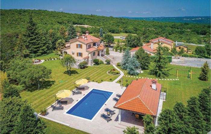 Stunning Home In Labin With 5 Bedrooms, Wifi And Outdoor Swimming Pool