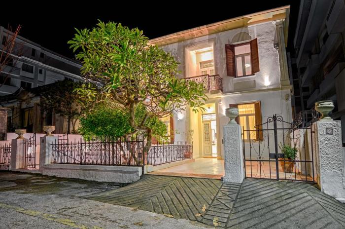 Arhondiko Apartment VS Rhodes Town