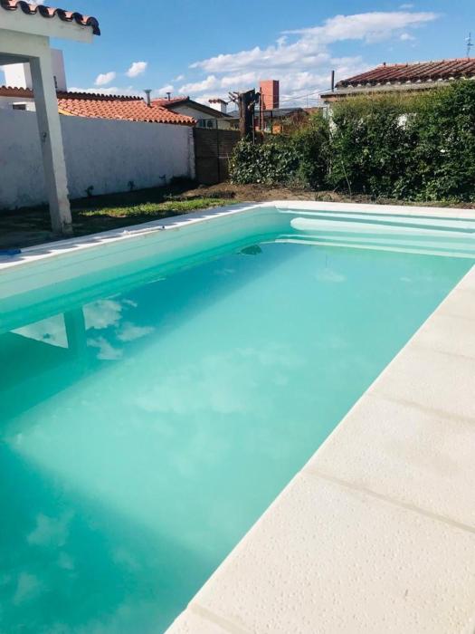 Casa en Villa Carlos Paz con Pileta , Quincho y Jardín a Pasos del Centro