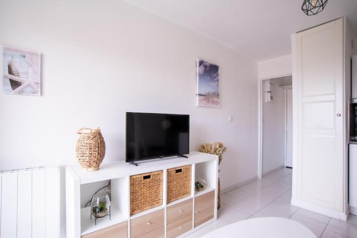 Nice Studio With Balcony At 7 Min From The Beach