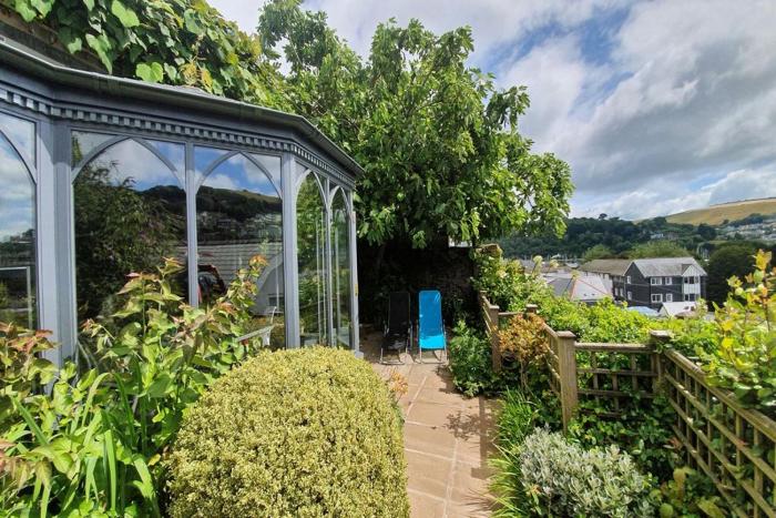 16 Clarence Hill - Iconic Dartmouth House with Enchanting Garden