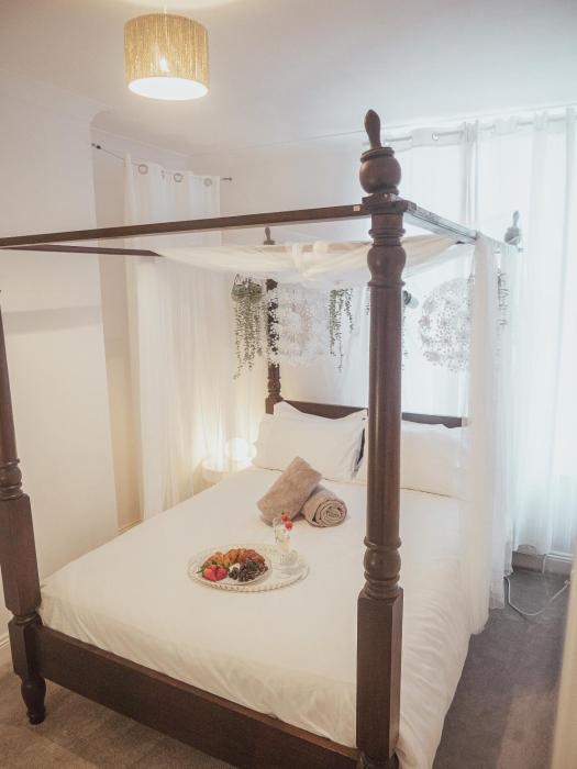 Immaculate luxury apartment 700 mtrs from the beach