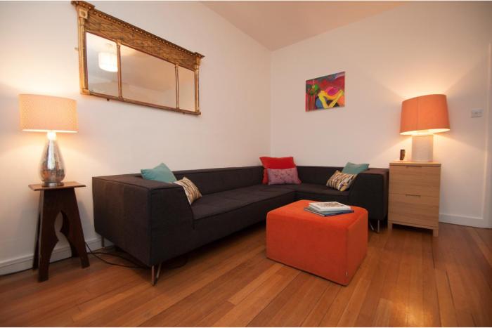 Veeve - Explorers Escape