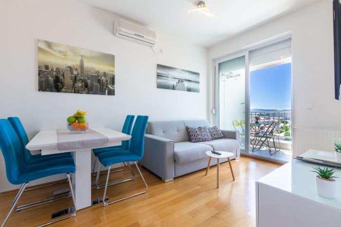 Jadran apartment with balcony and parking garage