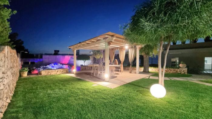 Pool Holiday houses by LoveSud