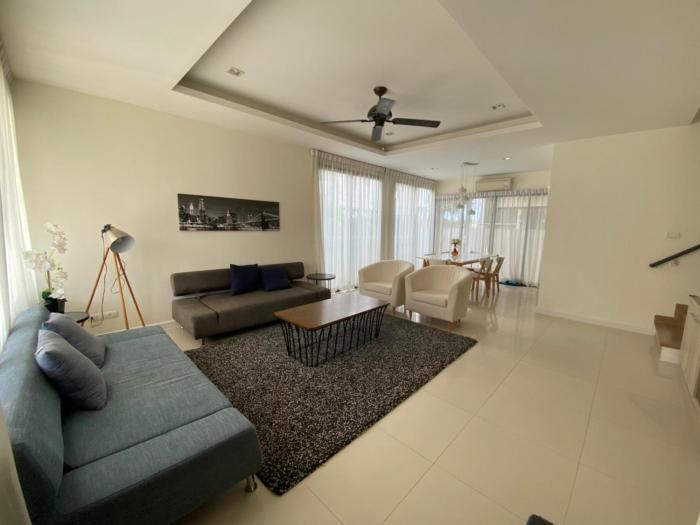 Laguna beach townhouse conner with garden