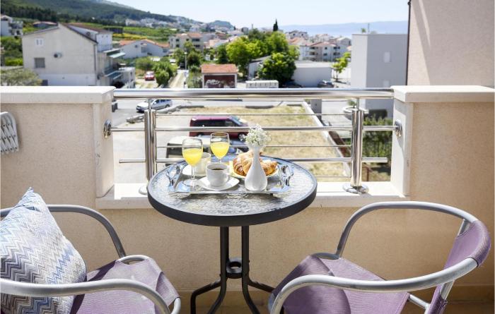 Nice Apartment In Podstrana With Wifi