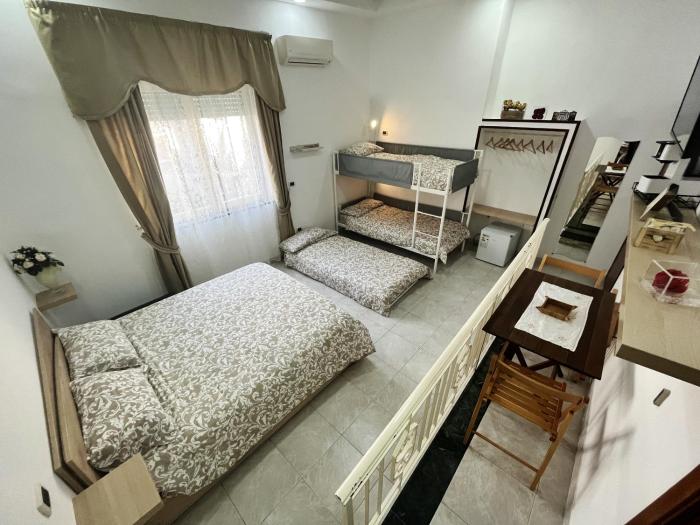 Modern Apartment in Napoli, Balcony