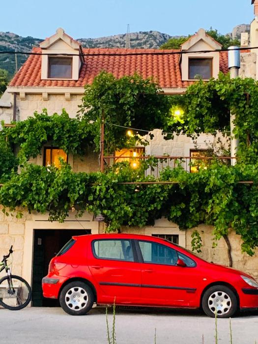 Old stone house VICKO