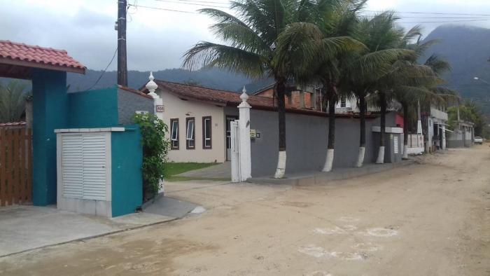 CASA 2 DORM UBATUBA PRAIA MARANDUBA no CONDOMINIO BRISAS DA PRAIA com Wifi Gratis, CHURRASQUEIRA 02 Vagas Garagem