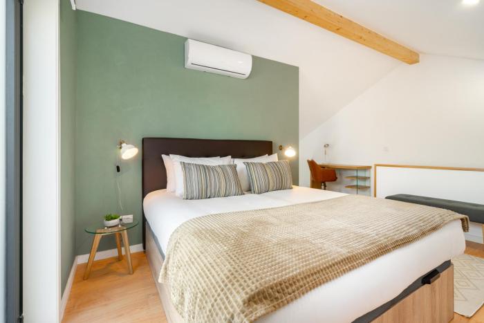 WHome Riverside View Premium Apartment w AC & Terrace