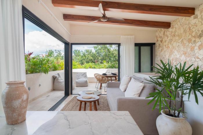 Modern 2BR Penthouse Concierge Gated community