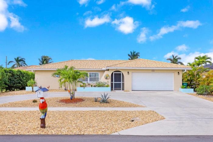 Centrally located pet-friendly home with spa and pool