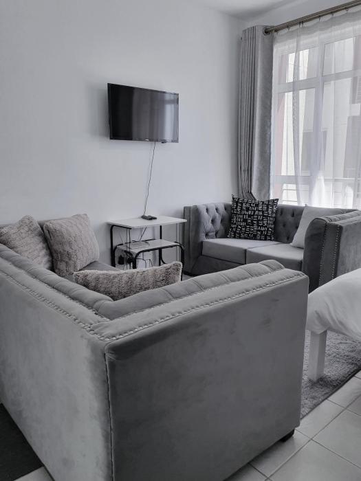 Delightful Studio,Racecourse Gardens Apt with pool