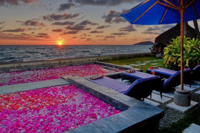 Luxury Sakina Villa - Beachfront