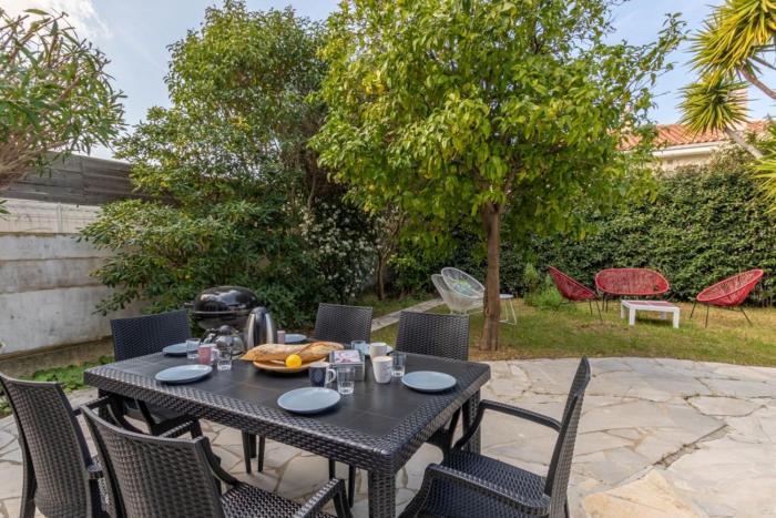 Bright House With Terrace And Garden