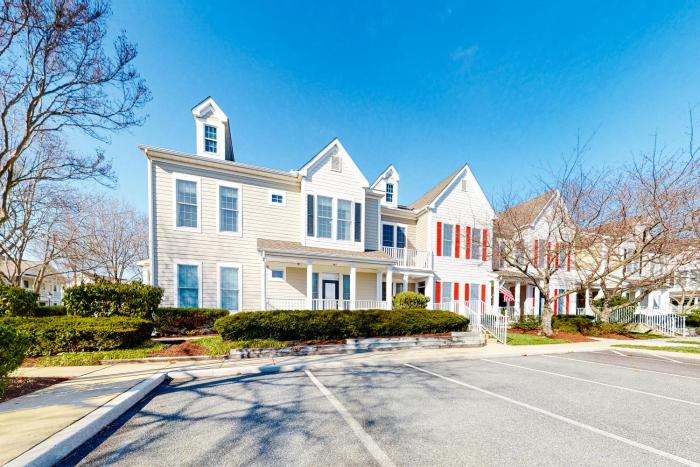 Bear Trap --- 45B Willow Oak Avenue